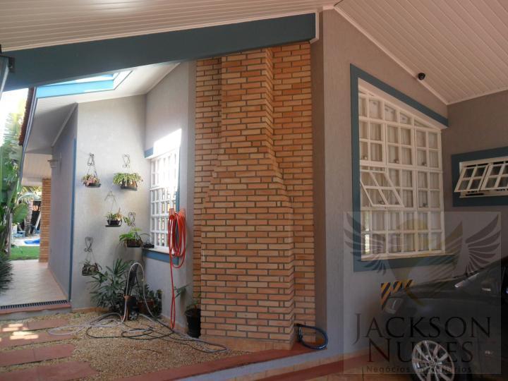 Casa à venda com 3 quartos, 600m² - Foto 2