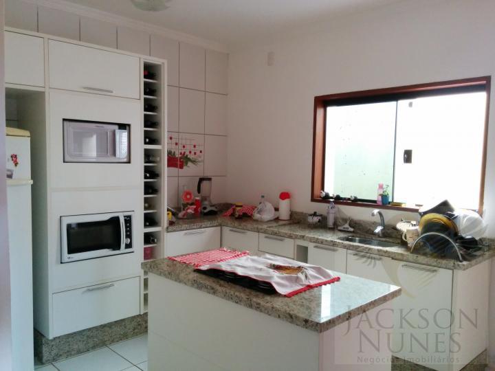 Casa à venda com 3 quartos, 330m² - Foto 1