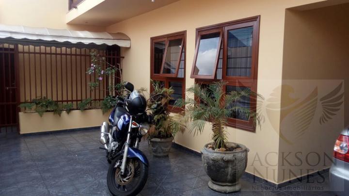 Casa à venda com 3 quartos, 300m² - Foto 2