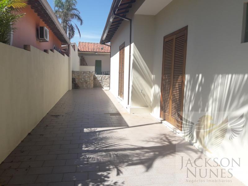 Casa à venda com 3 quartos, 400m² - Foto 1