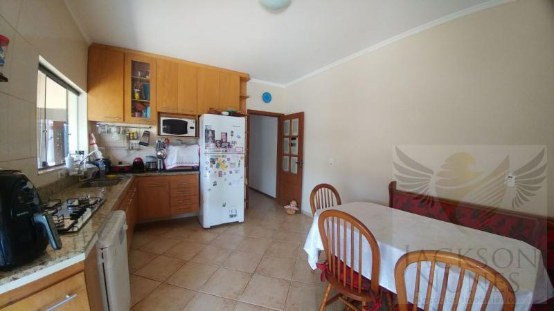 Casa à venda com 3 quartos, 300m² - Foto 16