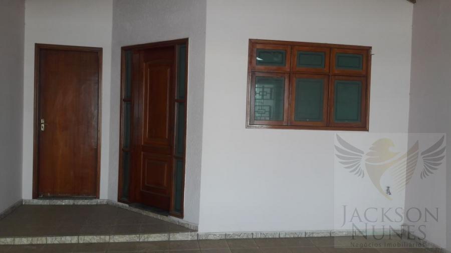 Casa à venda com 2 quartos, 150m² - Foto 1