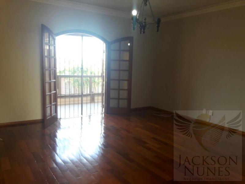 Casa à venda com 2 quartos, 150m² - Foto 1