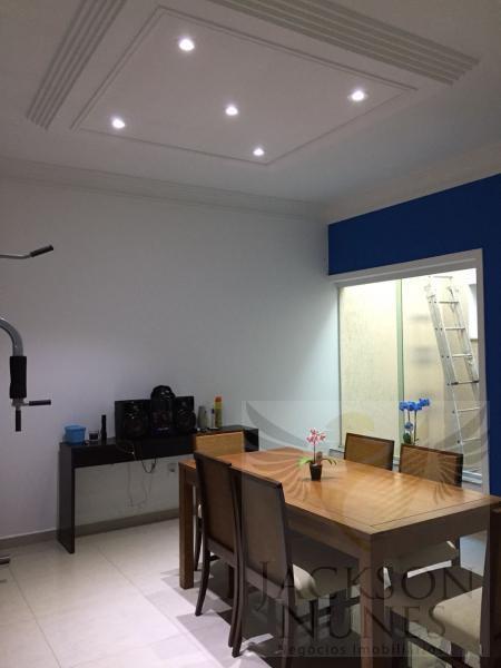 Casa à venda com 3 quartos, 300m² - Foto 1