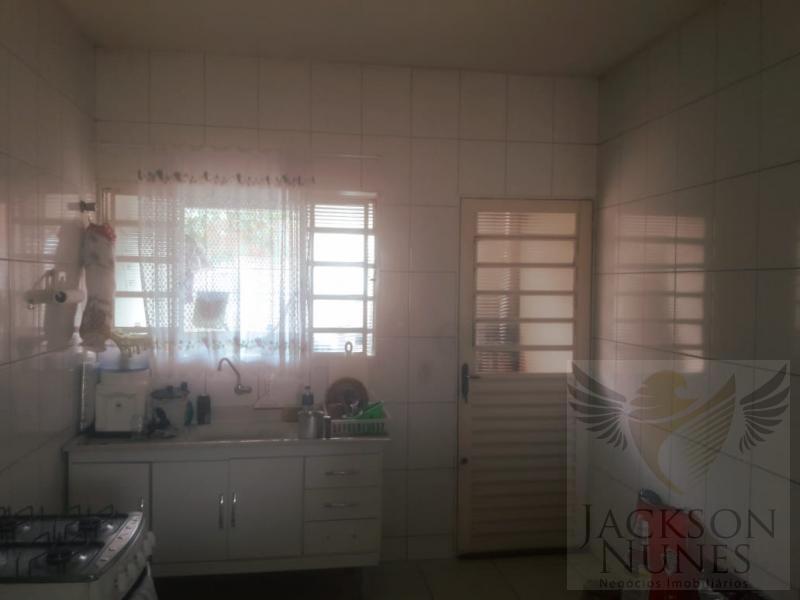 Casa à venda com 2 quartos, 150m² - Foto 2