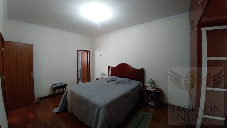 Casa à venda com 4 quartos, 330m² - Foto 12