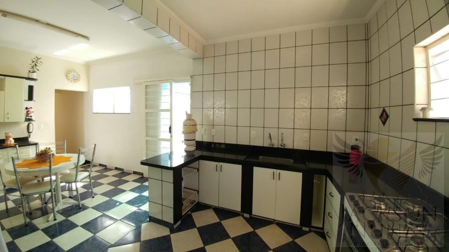 Casa à venda com 4 quartos, 330m² - Foto 22