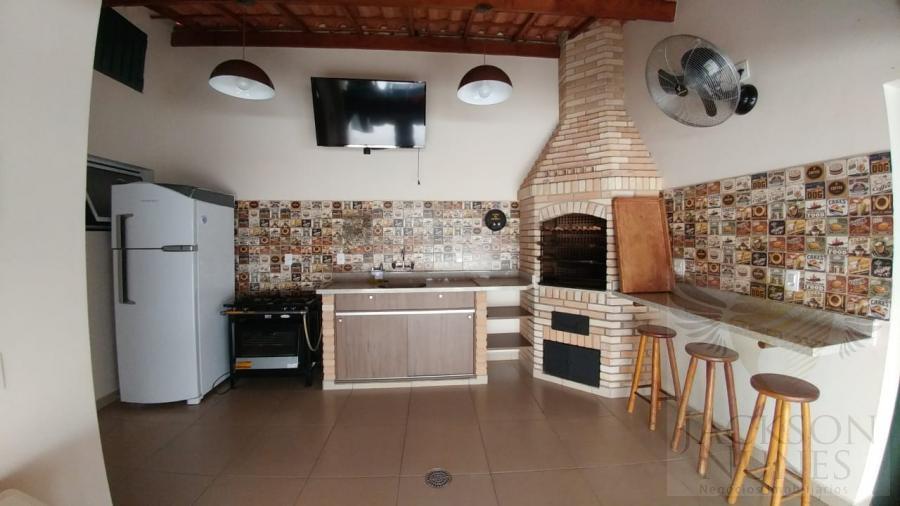 Casa à venda com 3 quartos, 300m² - Foto 1