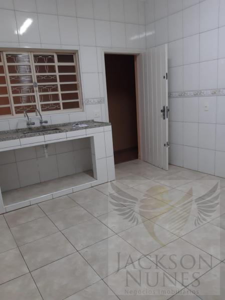 Casa à venda com 2 quartos, 180m² - Foto 4