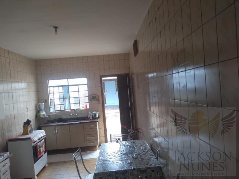 Casa à venda com 3 quartos, 300m² - Foto 4