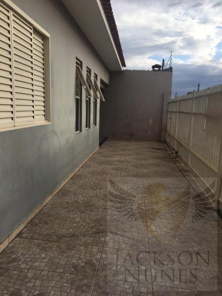 Casa à venda com 3 quartos, 210m² - Foto 2