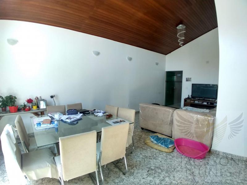 Casa à venda com 3 quartos, 300m² - Foto 3