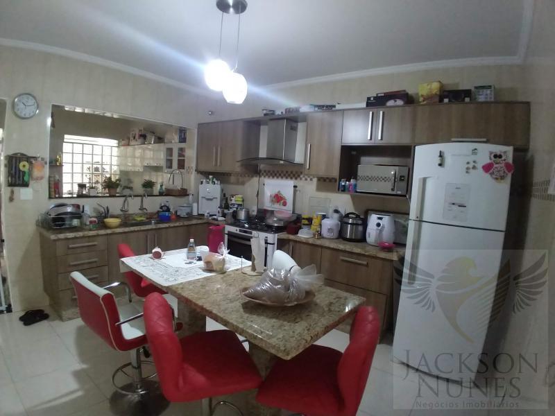 Casa à venda com 3 quartos, 300m² - Foto 7