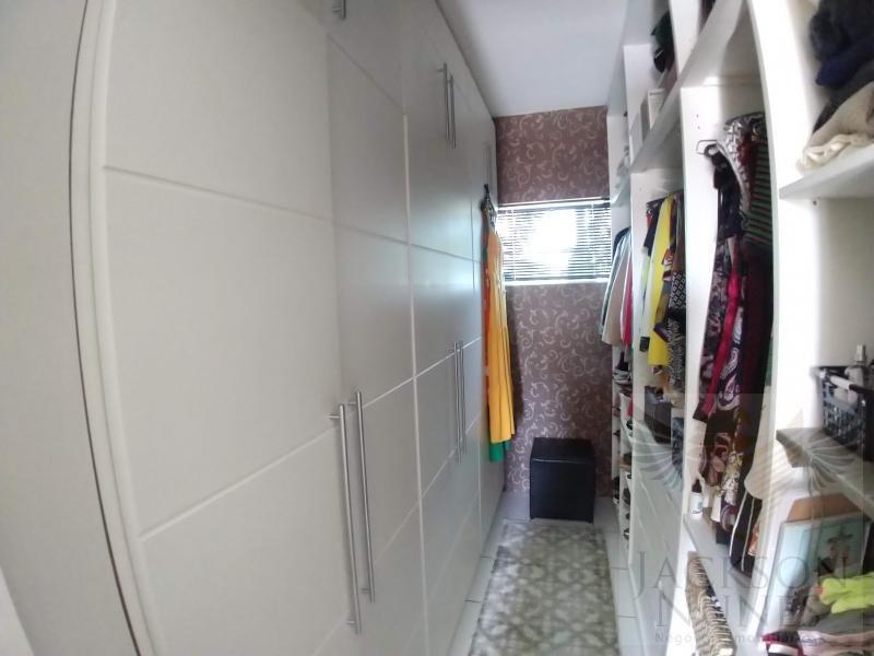 Casa à venda com 3 quartos, 270m² - Foto 11