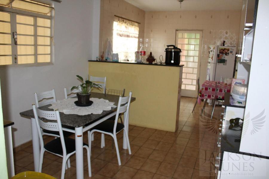 Casa à venda com 2 quartos, 300m² - Foto 2