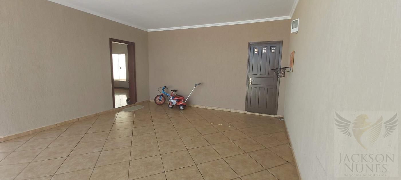 Casa à venda com 3 quartos, 300m² - Foto 2