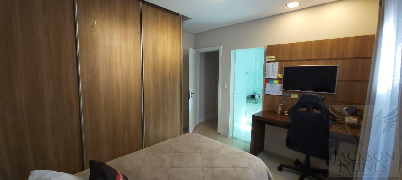 Casa à venda com 4 quartos, 300m² - Foto 17