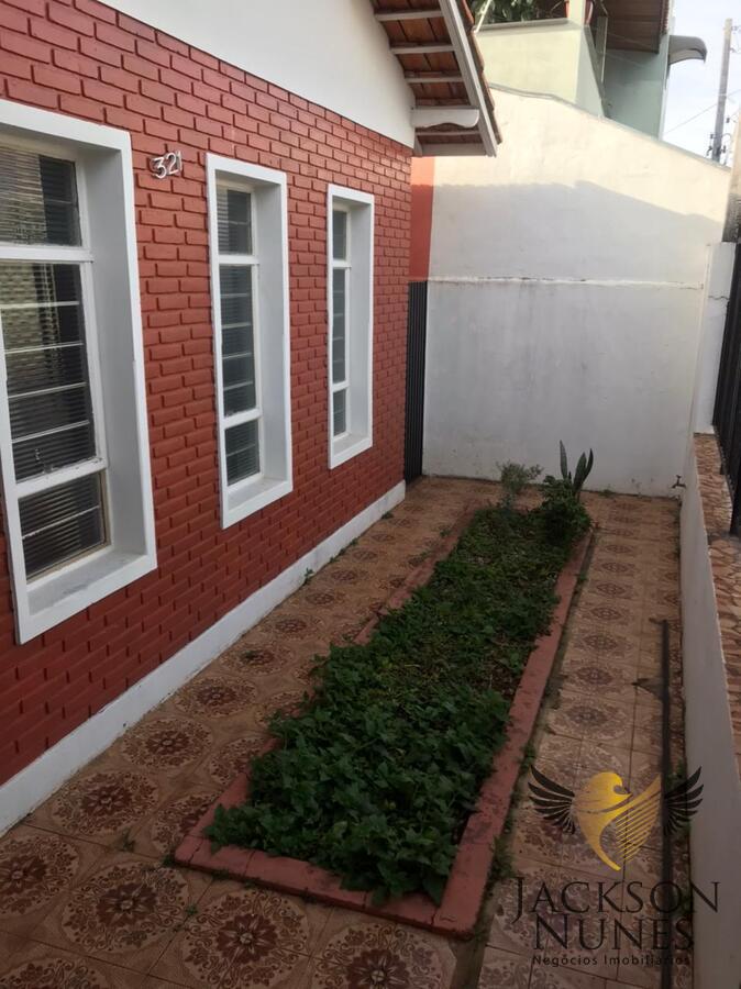 Casa à venda com 3 quartos, 229m² - Foto 1