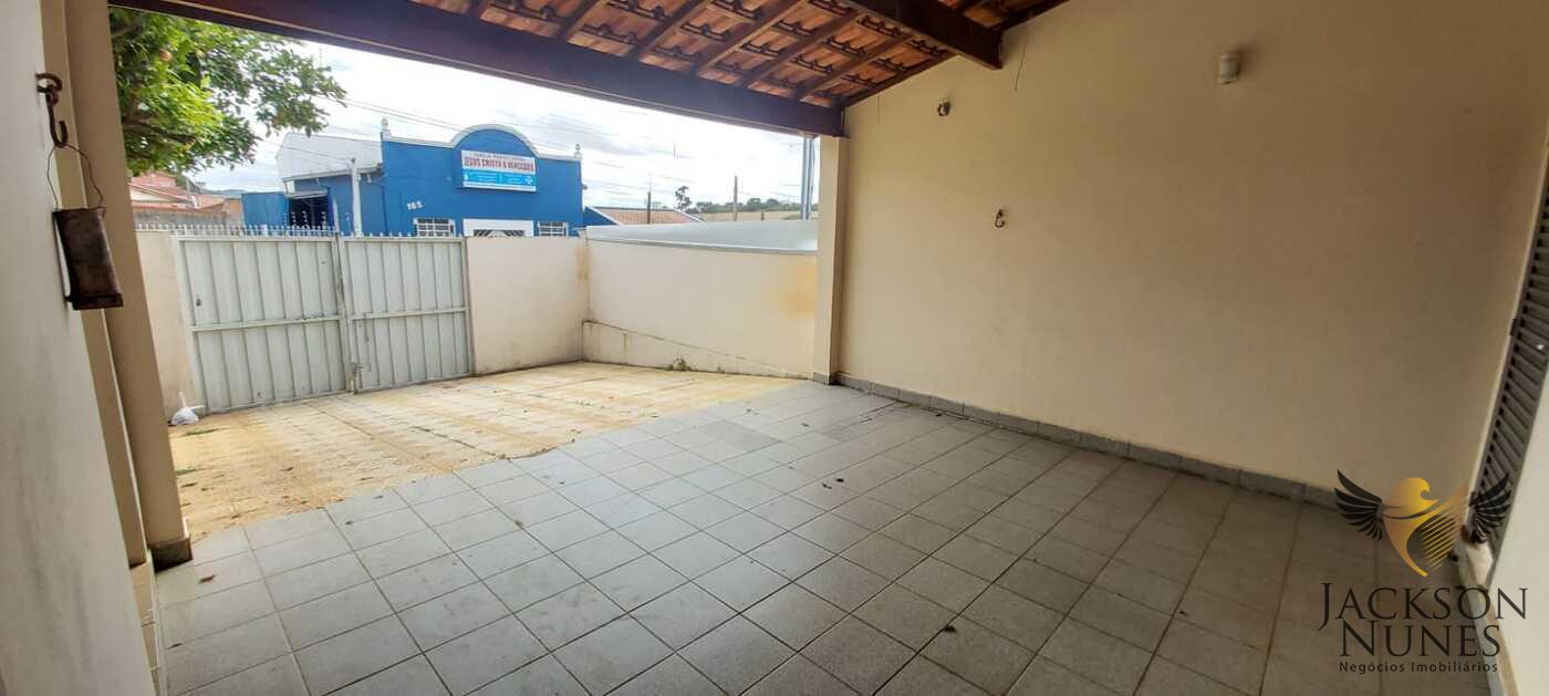 Casa à venda com 2 quartos, 300m² - Foto 2