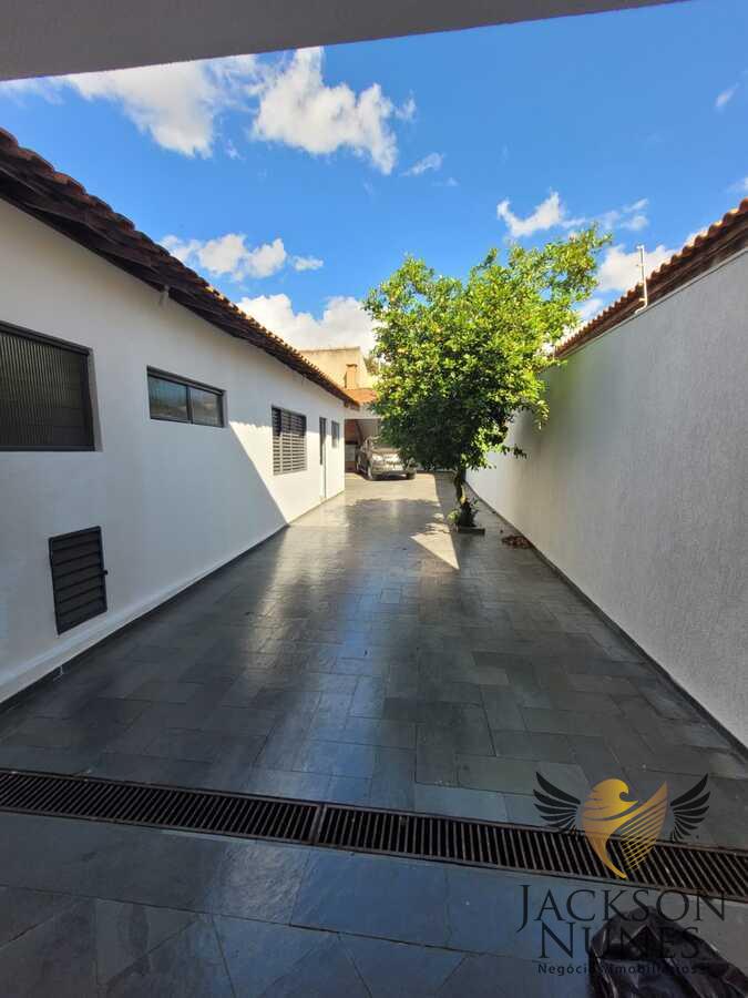 Casa à venda com 3 quartos, 450m² - Foto 2