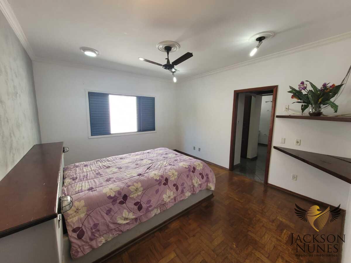 Casa à venda com 3 quartos, 450m² - Foto 9