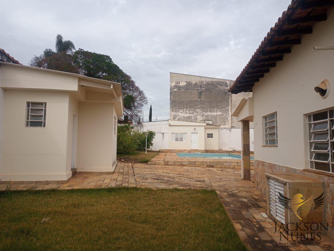 Casa à venda com 4 quartos, 1366m² - Foto 4