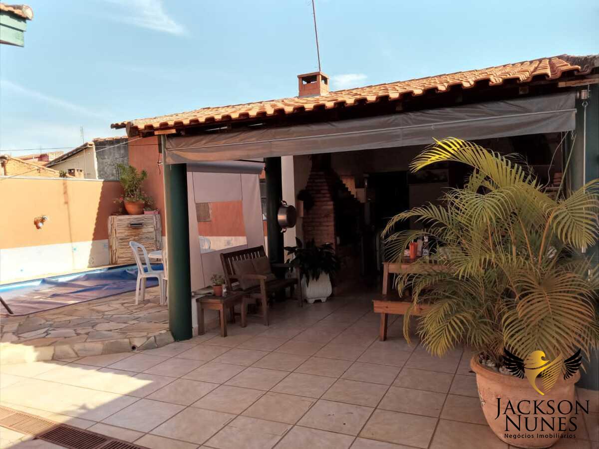 Casa à venda com 3 quartos, 300m² - Foto 2