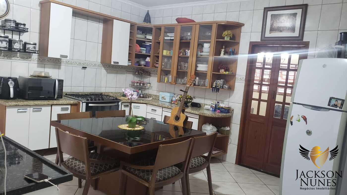 Casa à venda com 3 quartos, 300m² - Foto 5