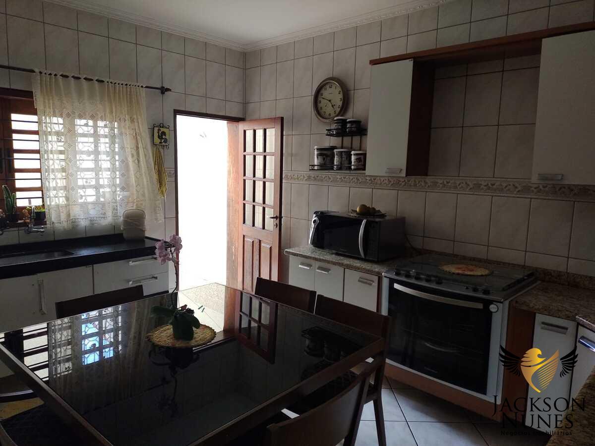 Casa à venda com 3 quartos, 300m² - Foto 7