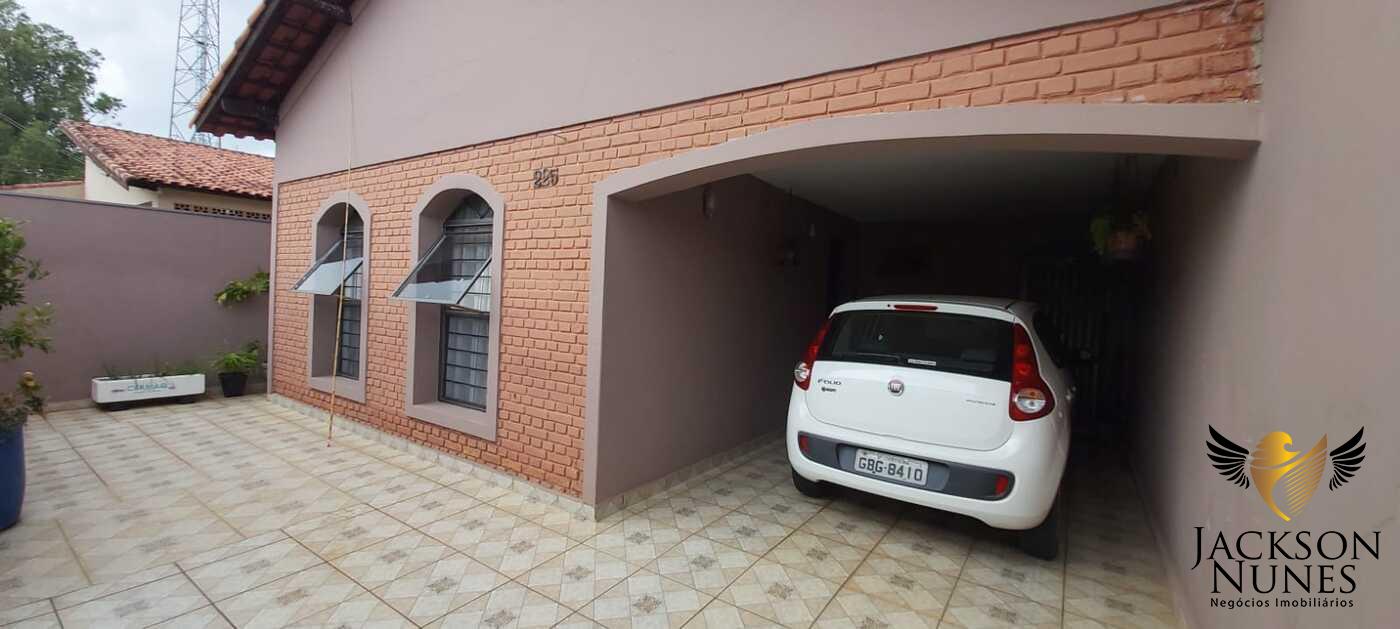 Casa à venda com 3 quartos, 250m² - Foto 1