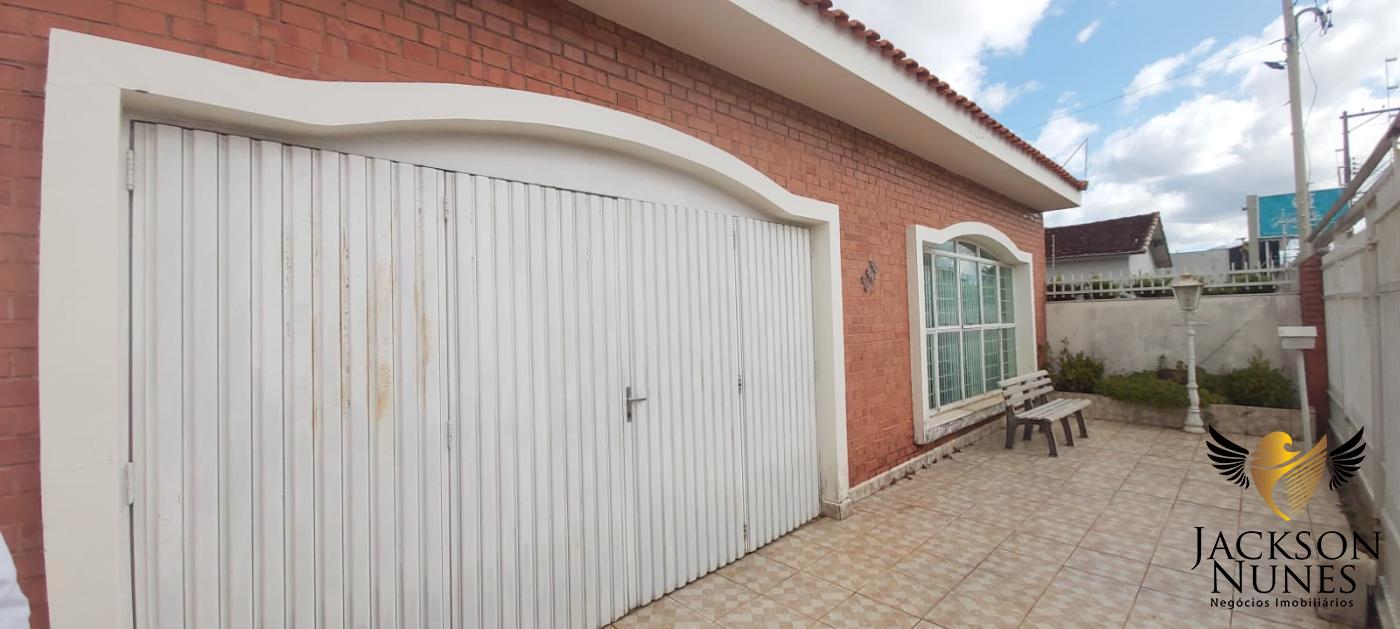 Casa à venda com 3 quartos, 325m² - Foto 1