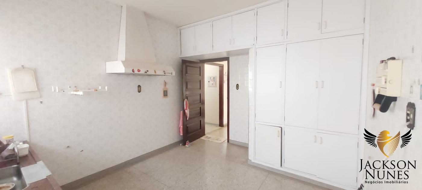 Casa à venda com 3 quartos, 325m² - Foto 5