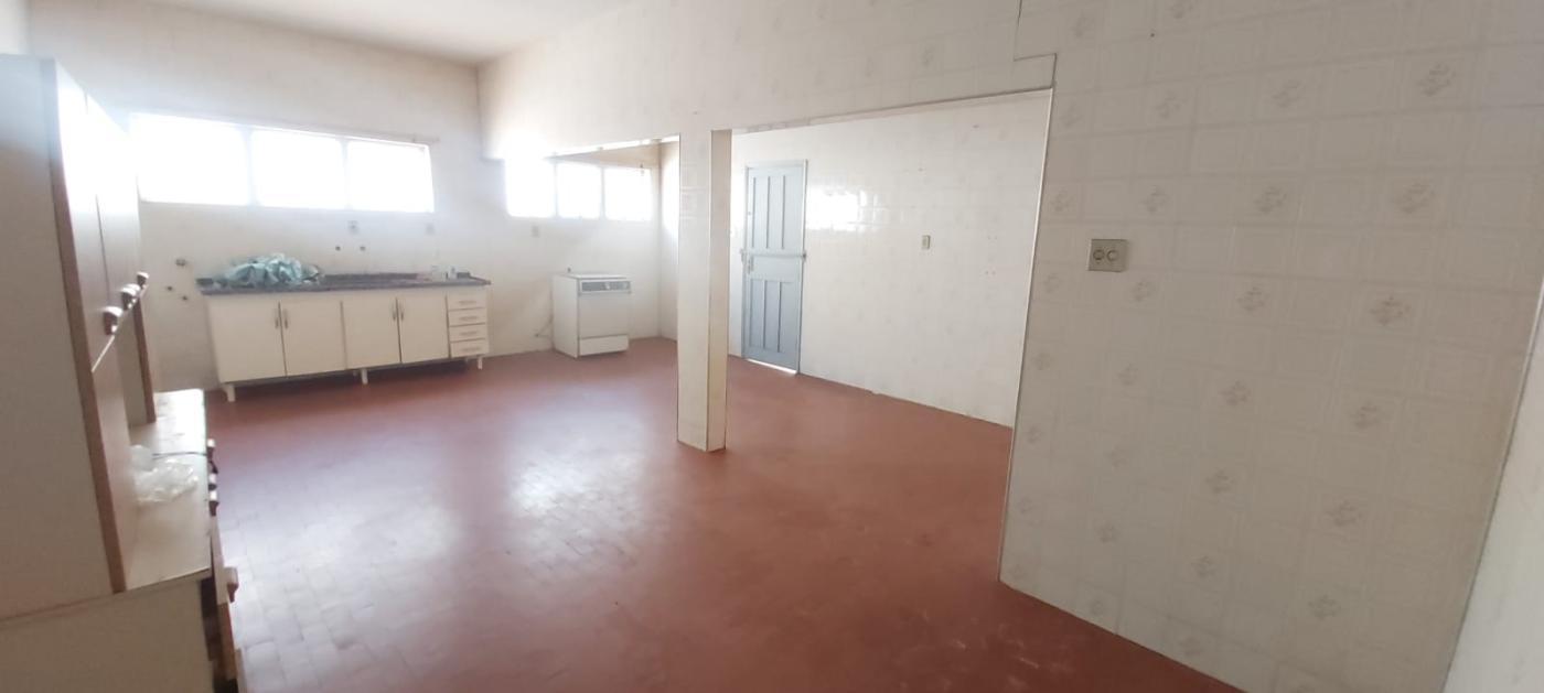 Casa à venda com 3 quartos, 451m² - Foto 9