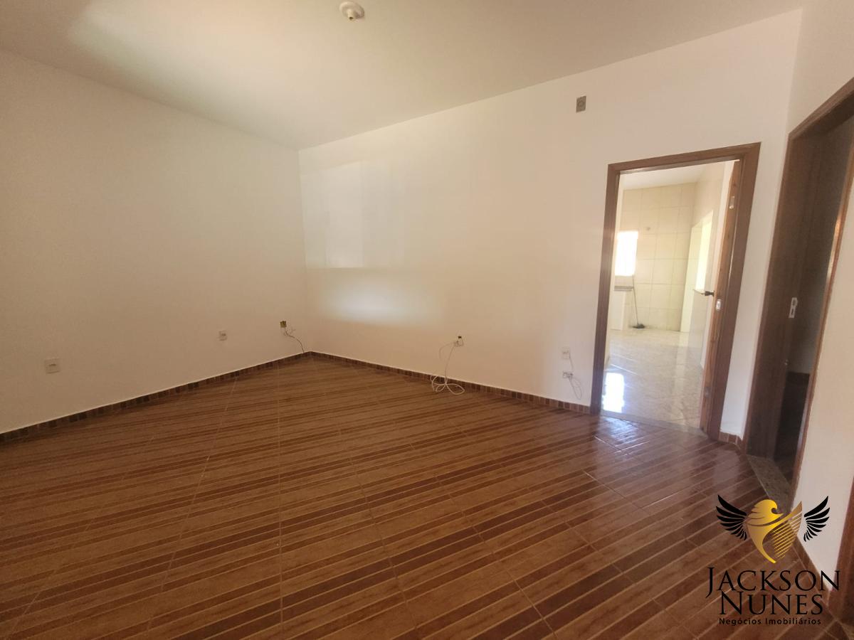 Casa à venda com 2 quartos, 250m² - Foto 1