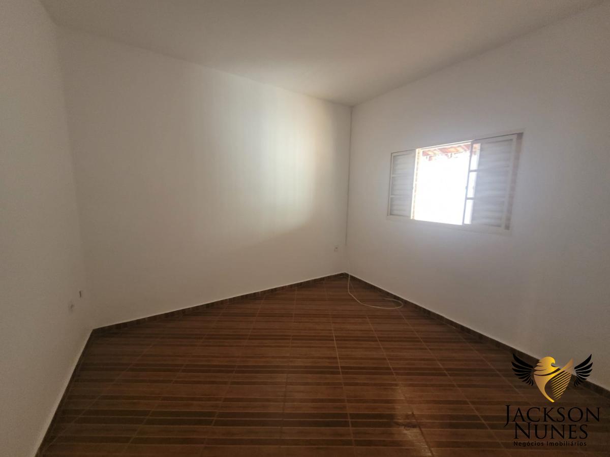 Casa à venda com 2 quartos, 250m² - Foto 2