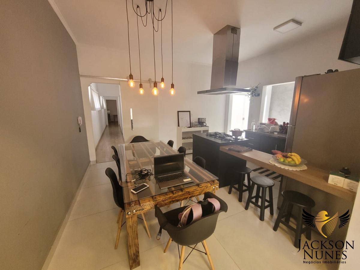 Casa à venda com 3 quartos, 356m² - Foto 1