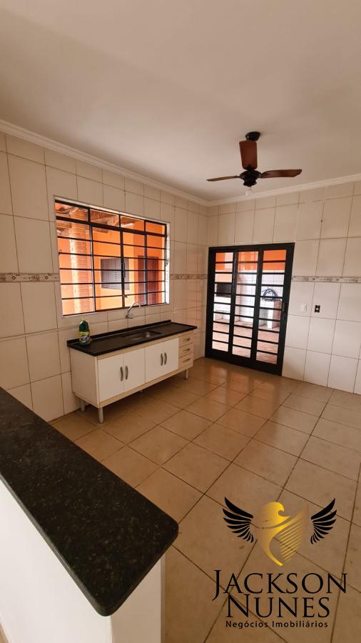 Casa à venda com 3 quartos, 250m² - Foto 1