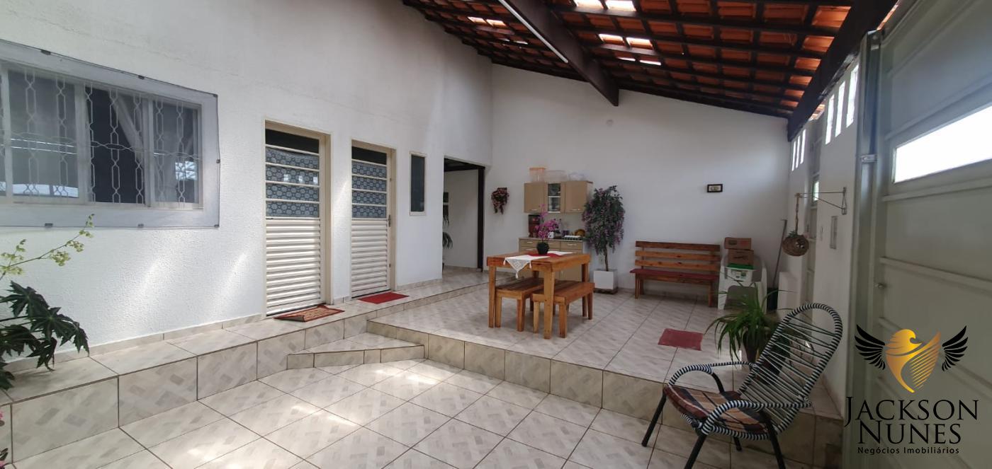 Casa à venda com 2 quartos, 150m² - Foto 1