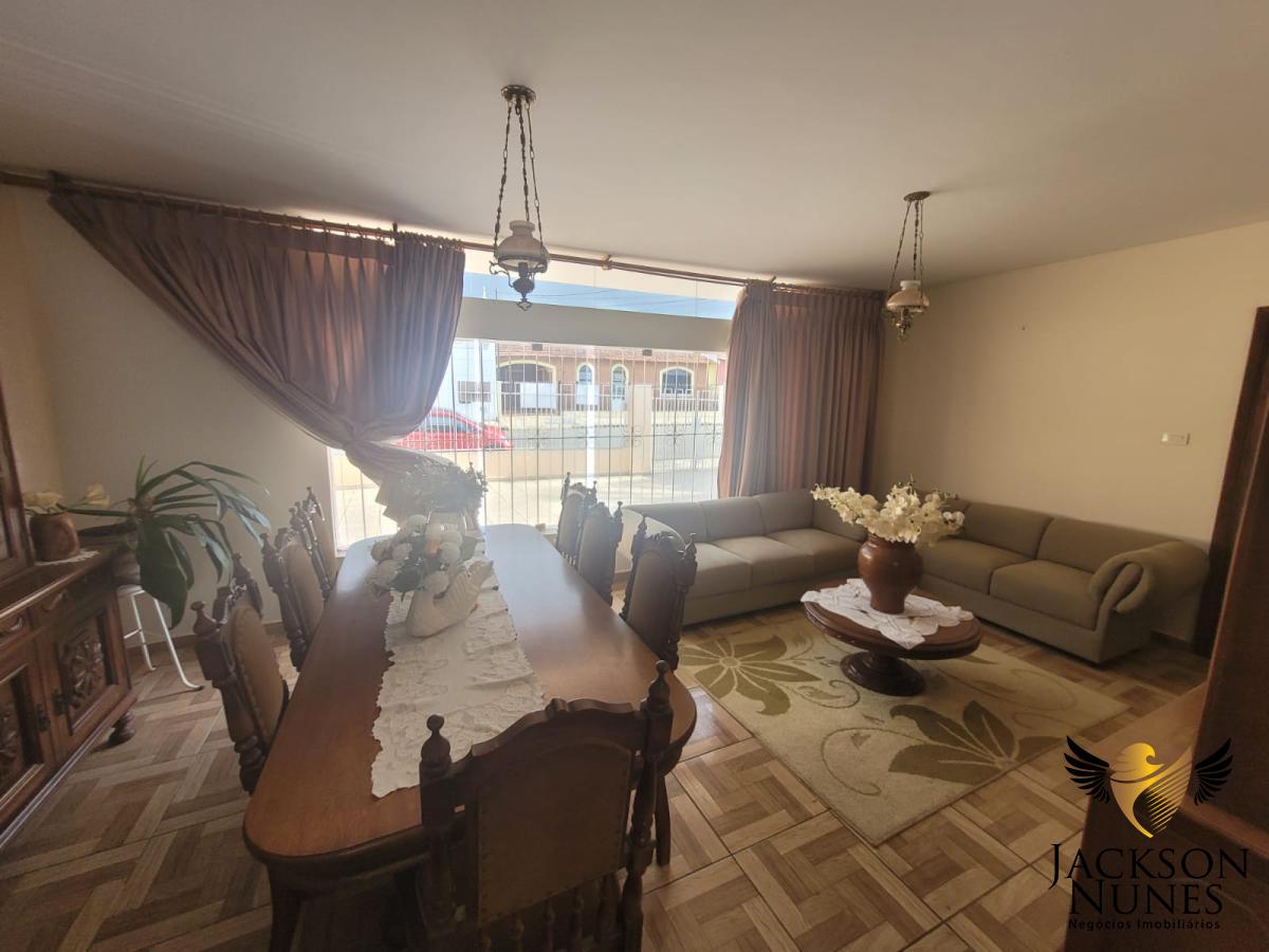 Casa à venda com 3 quartos, 400m² - Foto 1