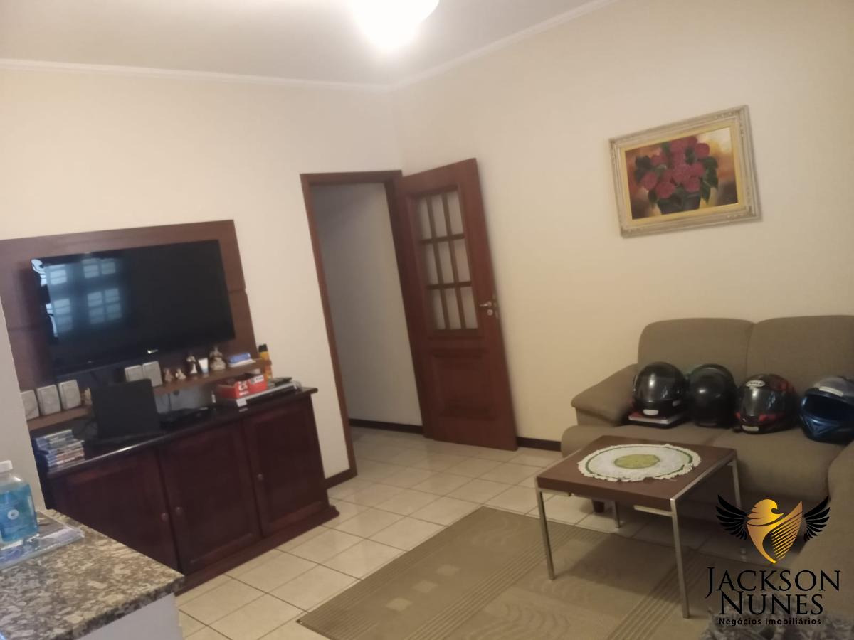 Casa à venda com 3 quartos, 200m² - Foto 1