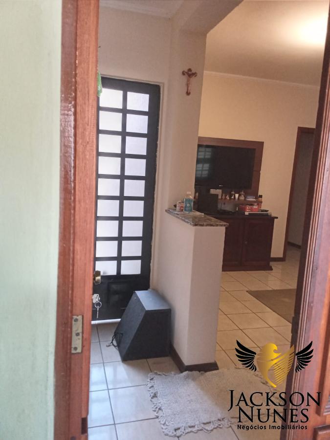 Casa à venda com 3 quartos, 200m² - Foto 2