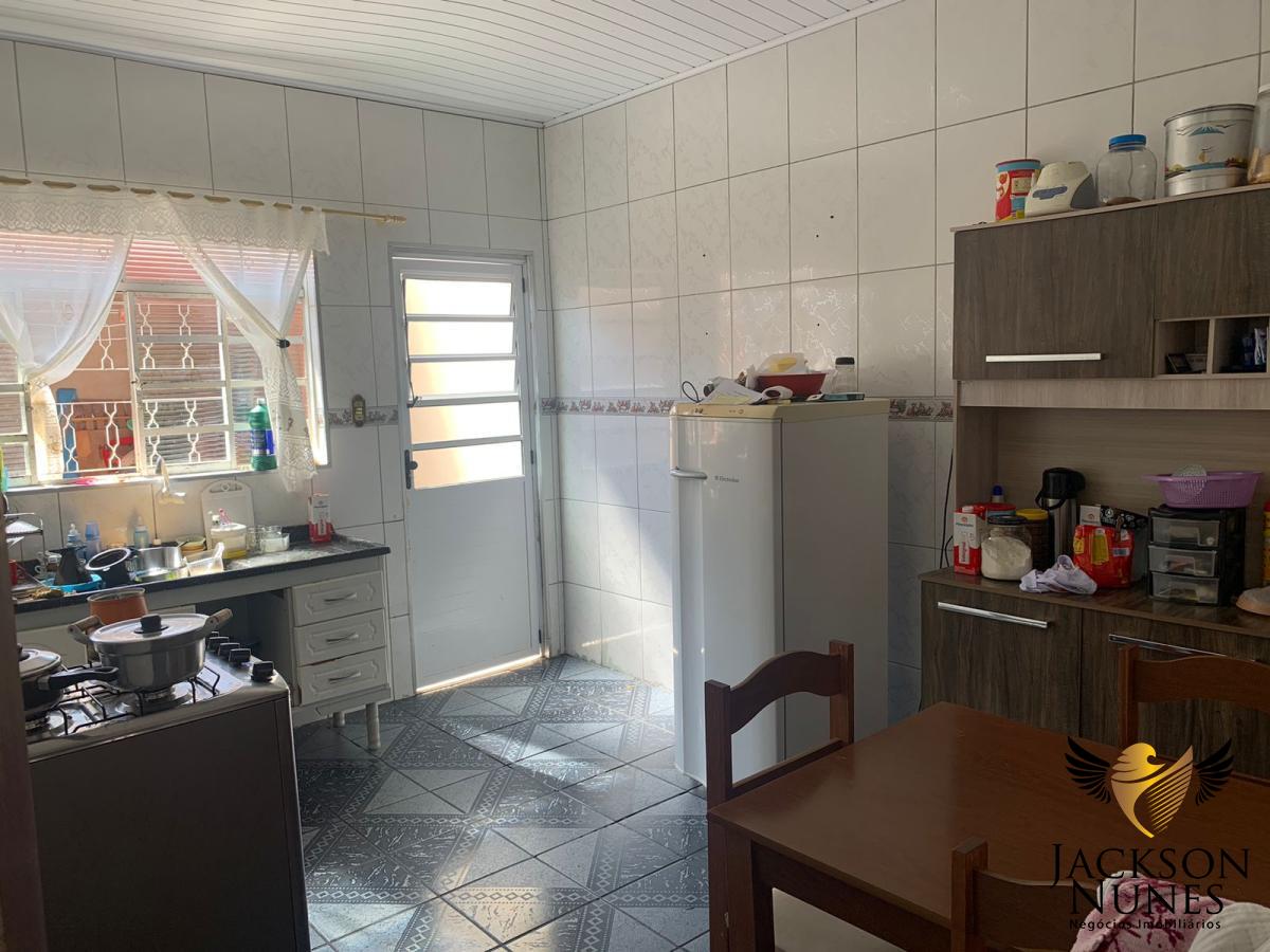 Casa à venda com 2 quartos, 150m² - Foto 1