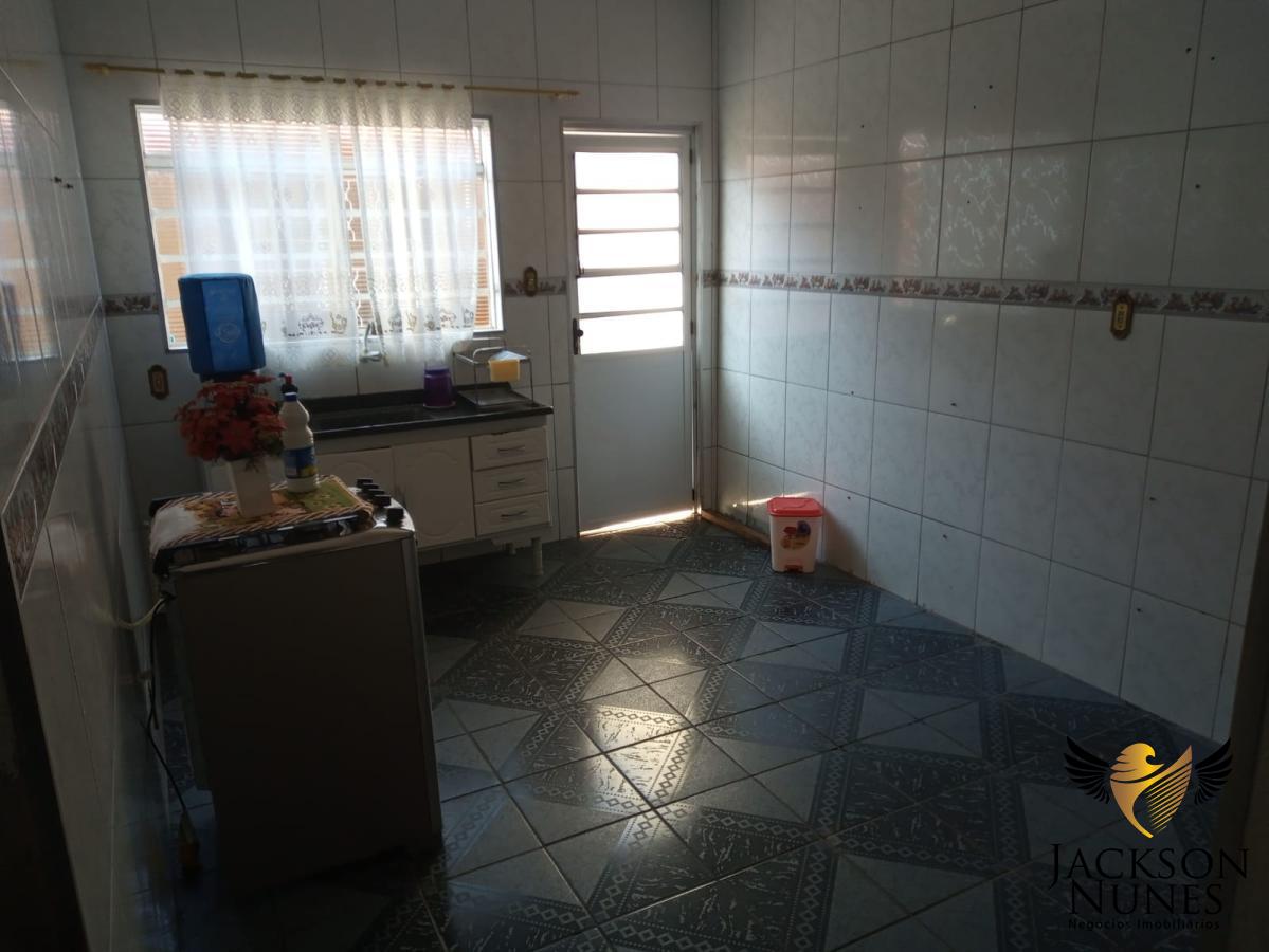 Casa à venda com 2 quartos, 150m² - Foto 2