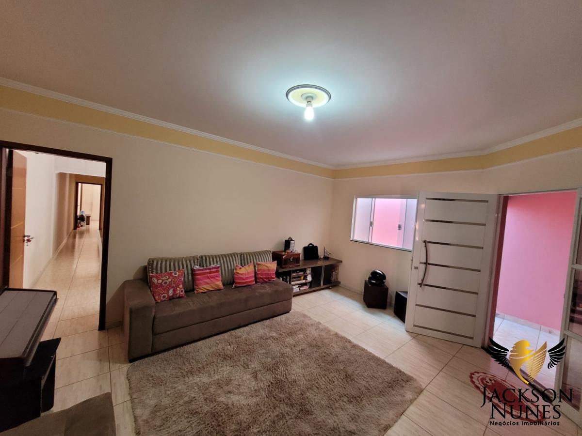 Casa à venda com 2 quartos, 175m² - Foto 1