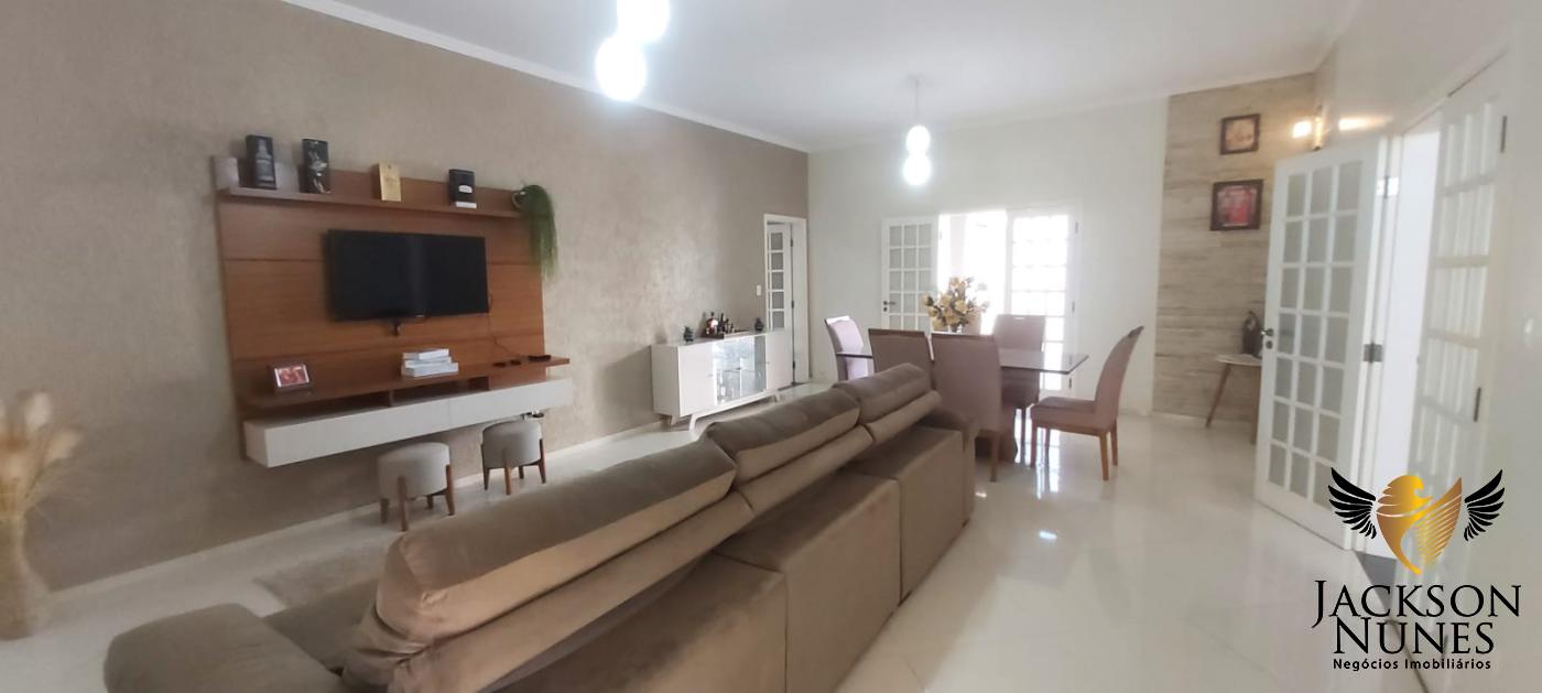 Casa à venda com 3 quartos, 350m² - Foto 1