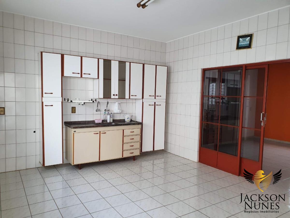 Casa à venda com 3 quartos, 540m² - Foto 1