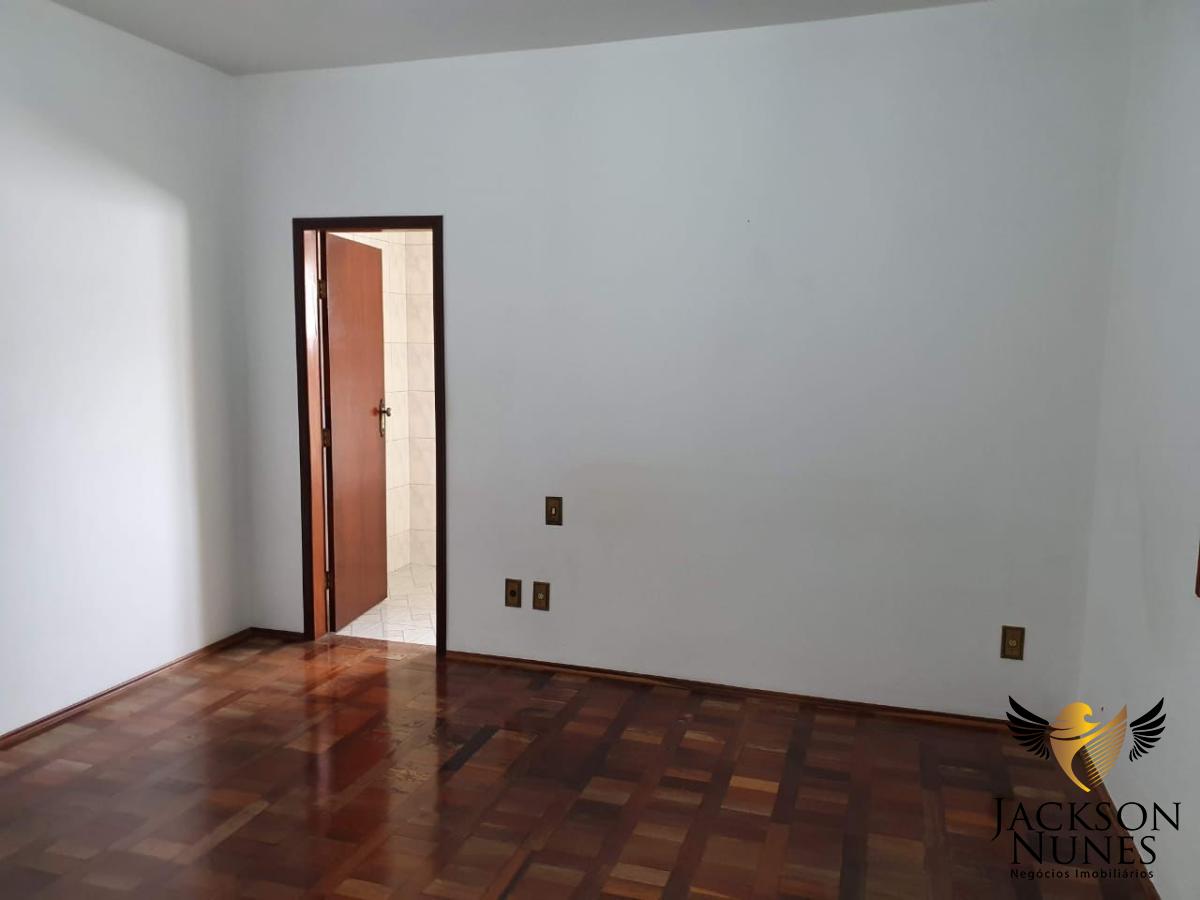 Casa à venda com 3 quartos, 540m² - Foto 4