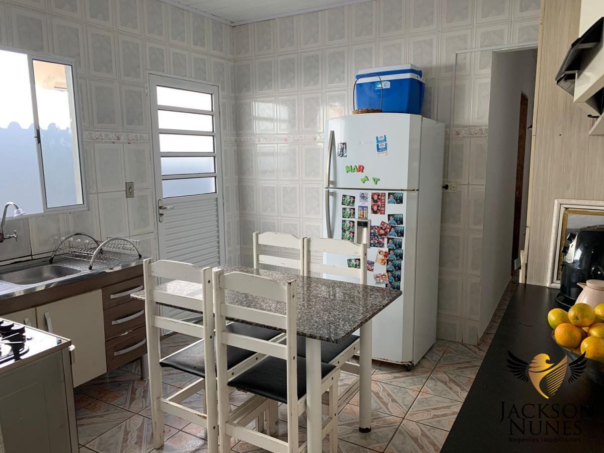 Casa à venda com 2 quartos, 150m² - Foto 2