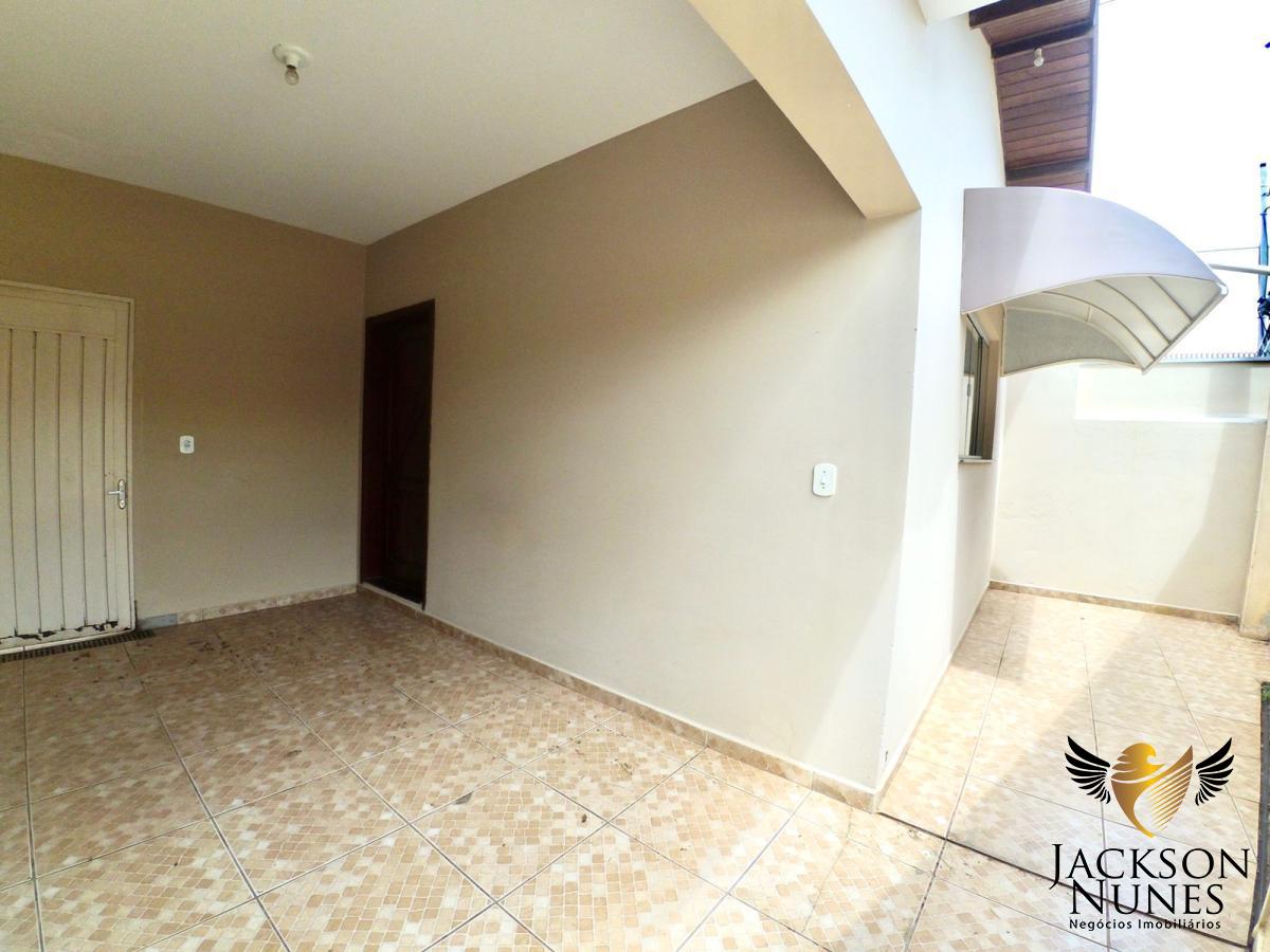 Casa à venda com 3 quartos, 126m² - Foto 1