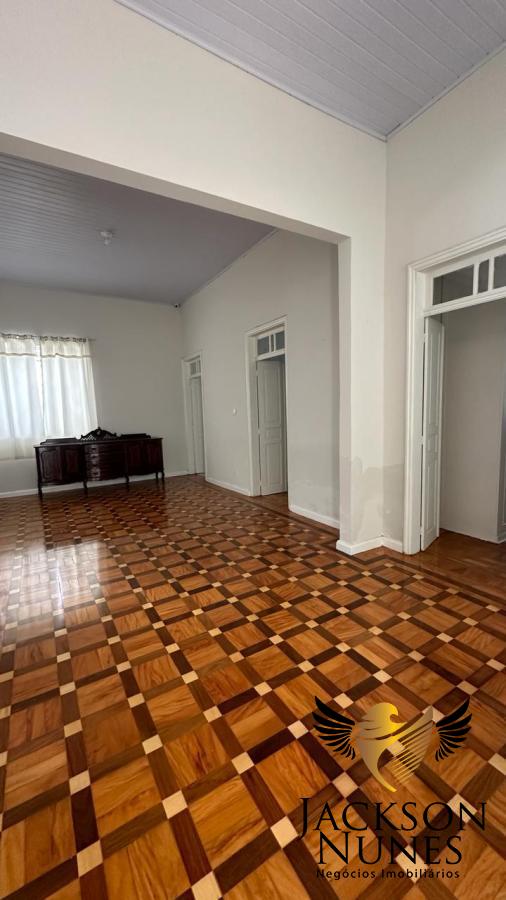 Casa à venda com 6 quartos, 300m² - Foto 4